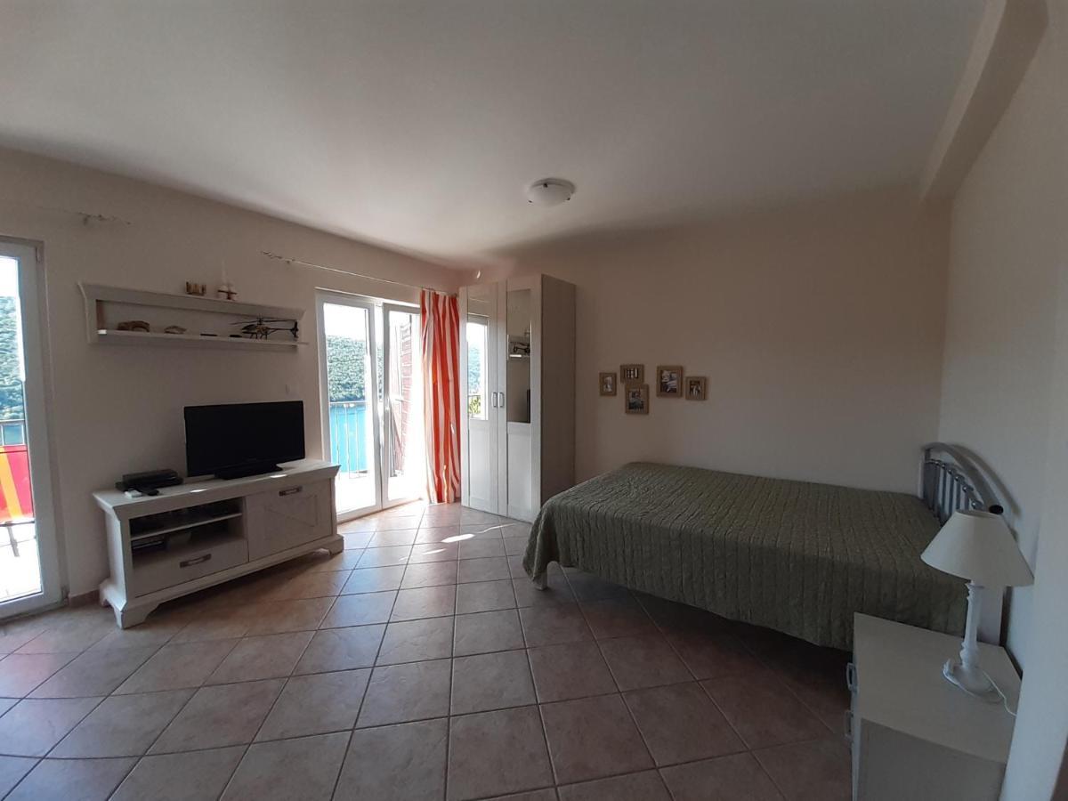 Suntime Apartment Tivat Buitenkant foto