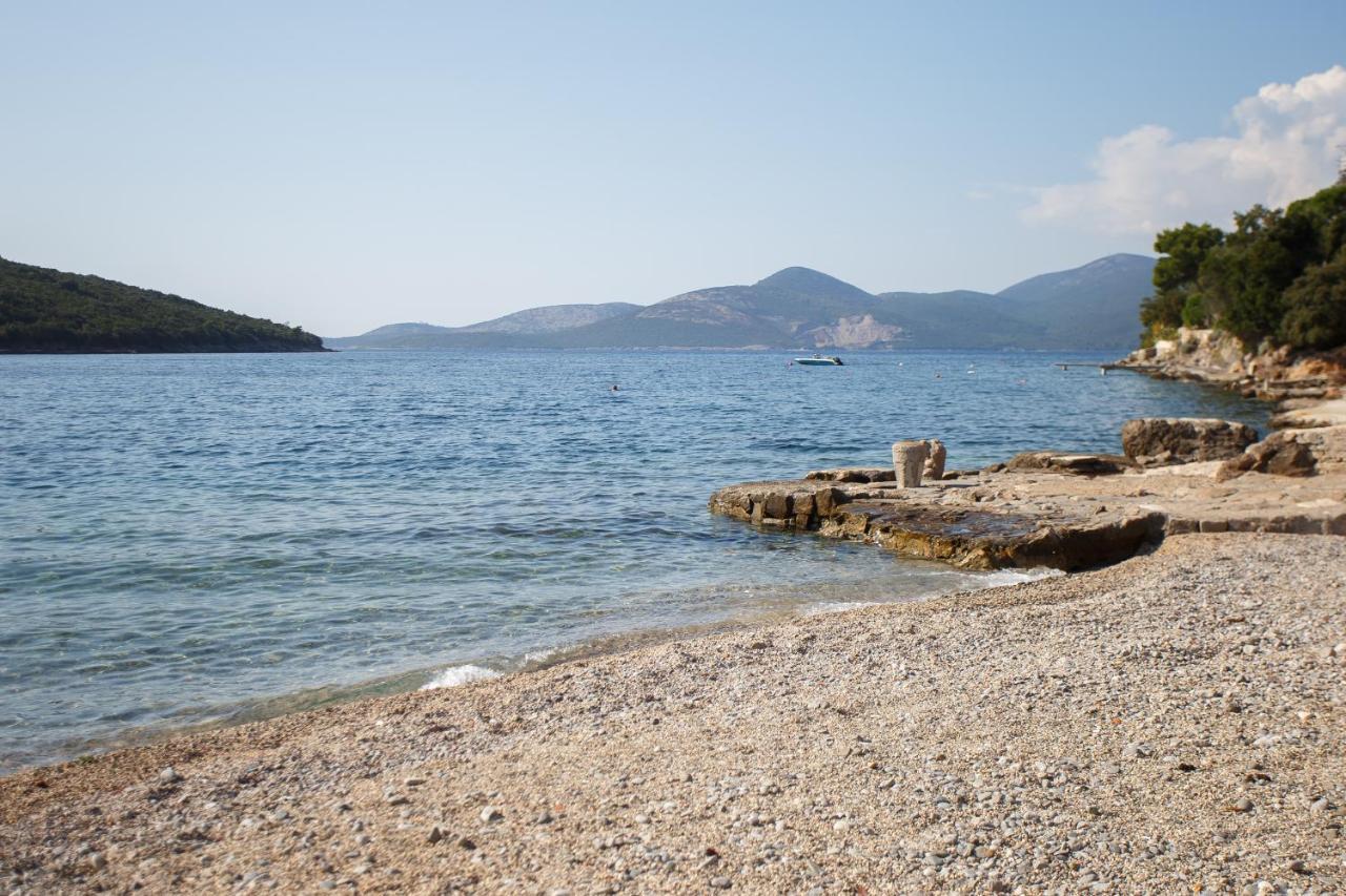 Suntime Apartment Tivat Buitenkant foto